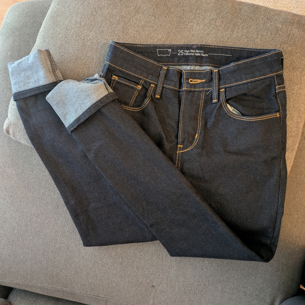 Classic Levi's Indigo Women's Skinny Jeans